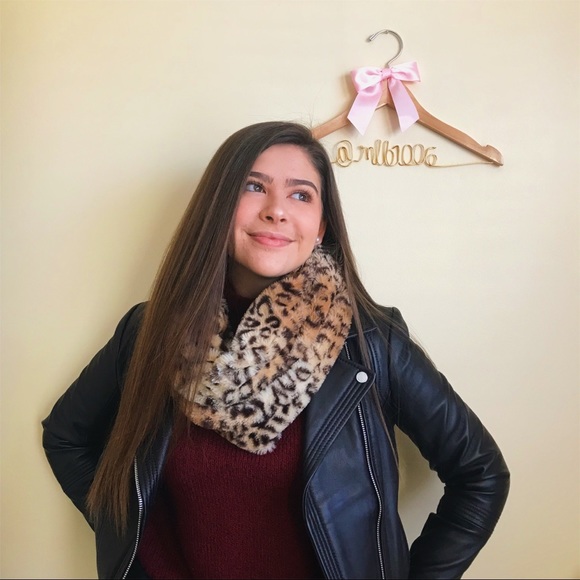 Leopard Faux Fur Infinity Scarf! - Picture 2 of 3